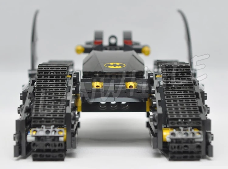 763Pcs Super Heroes Batman Movie Bat Tank The Riddler and Bane's Hideout 07067 Model Building Block