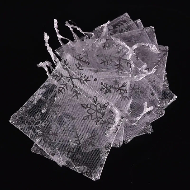 100 PCS   Packing BagsWhite with Silver Snowflake Christmas Gift Pouches Organza Bags 7*9cm Wedding Favour Candy Candies Storage