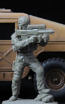 

Assembly Unpainted Scale 1/35 modern operator with base figure Historical Resin Model Miniature Kit