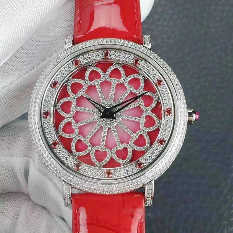 

When The Quartz Rotates, The Love Heart Is Neutral. The star Is Full Of 5A Cut Zircon. The Large Dial Is For Men And Women.