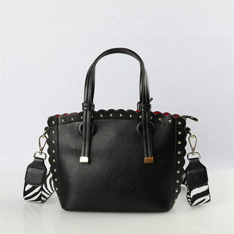 

Large Capacity Casual Totes High Quality Rivet Women Purse and Handbags Luxury Fashion Famous Designer Shoulder Messenger Bags