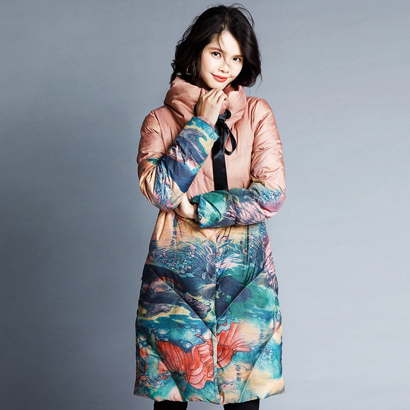

YNZZU 2018 Winter Women's Down Jacket Vintage Print Mid-Long Duck Down Coat Women Stand Collar Ribbons Warm Lady Jacket O753