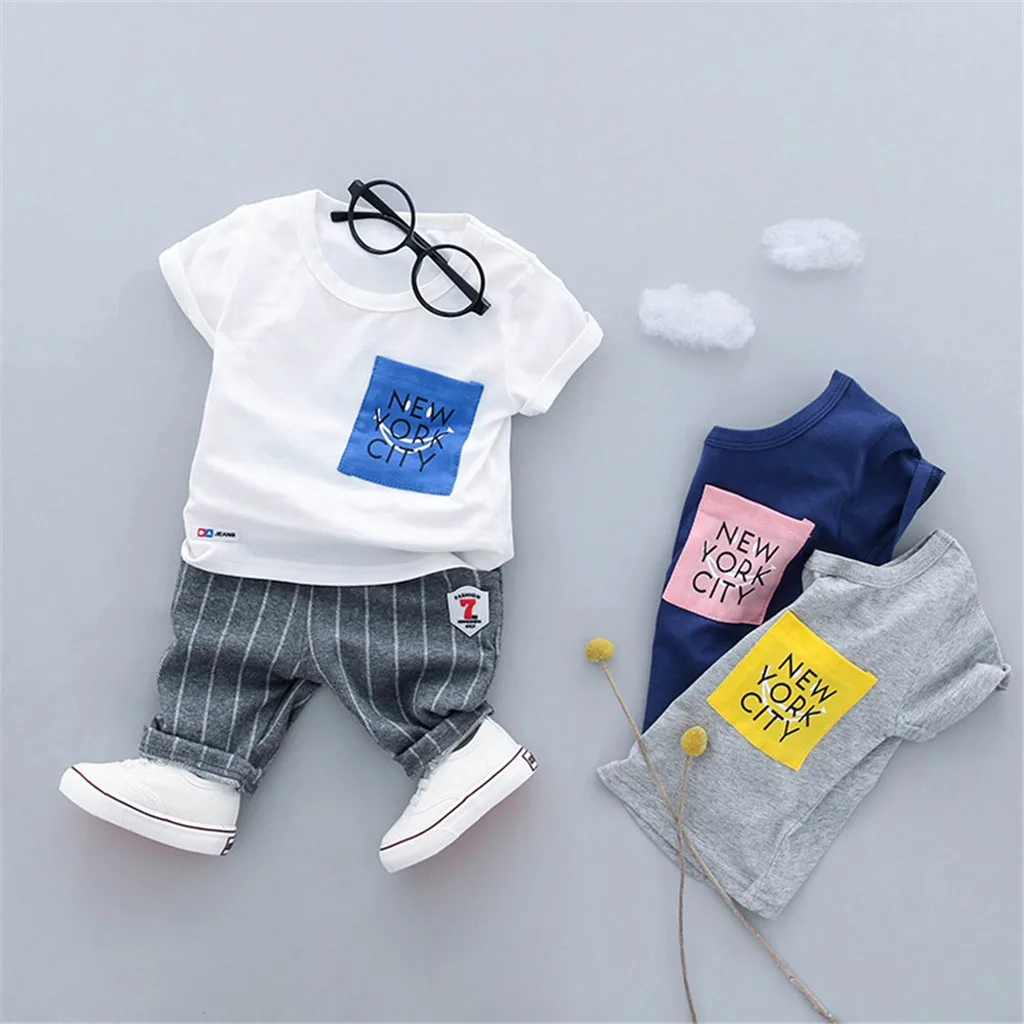 Комплект одежды для маленьких мальчиков; Повседневная футболка с надписью для маленьких мальчиков футболка; топ; шорты в полоску; комплект одежды с брюками; летний детский костюм