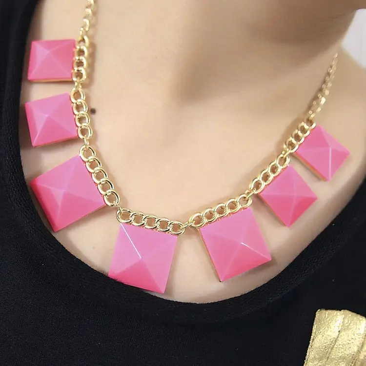 

Free Shipping Fashion Candy Color Three-dimensional Geometry Acrylic Simulated Gem Short Design Necklace N1184