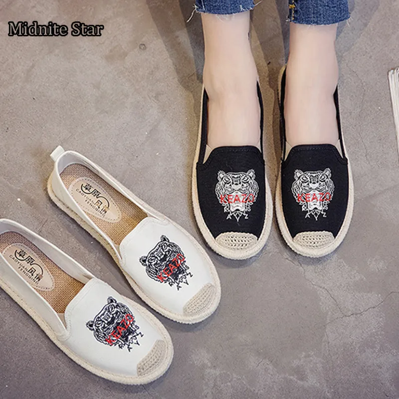 

Hot Sale Shoes Woman Casual Hemp Fishman Flats Shallow Slip On Lazy Flats Woman Loafers Design Embroider Tiger Pattern Plus Size