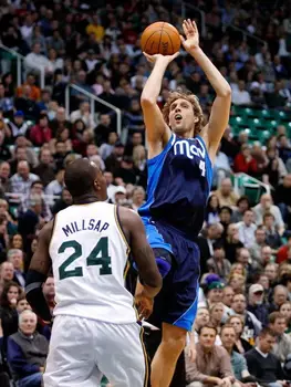 

D0425 Dirk Nowitzki Fadeaway Jumper Basketball Star-Print Silk Art Wall Poster
