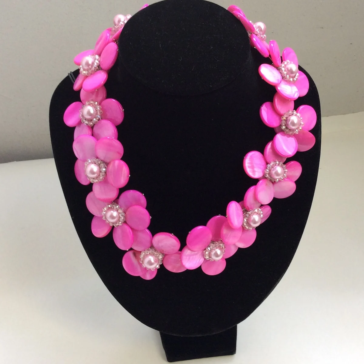 2019 Spring New Arrival Hot Pink Shell Crystal Chunky Necklace Women