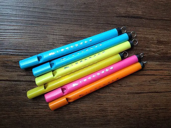 10 шт./упак. пластиковых товары Свист/Для детей Интересные музыкальные игрушки делают птицы звук взрослый воспоминание из детства продукты