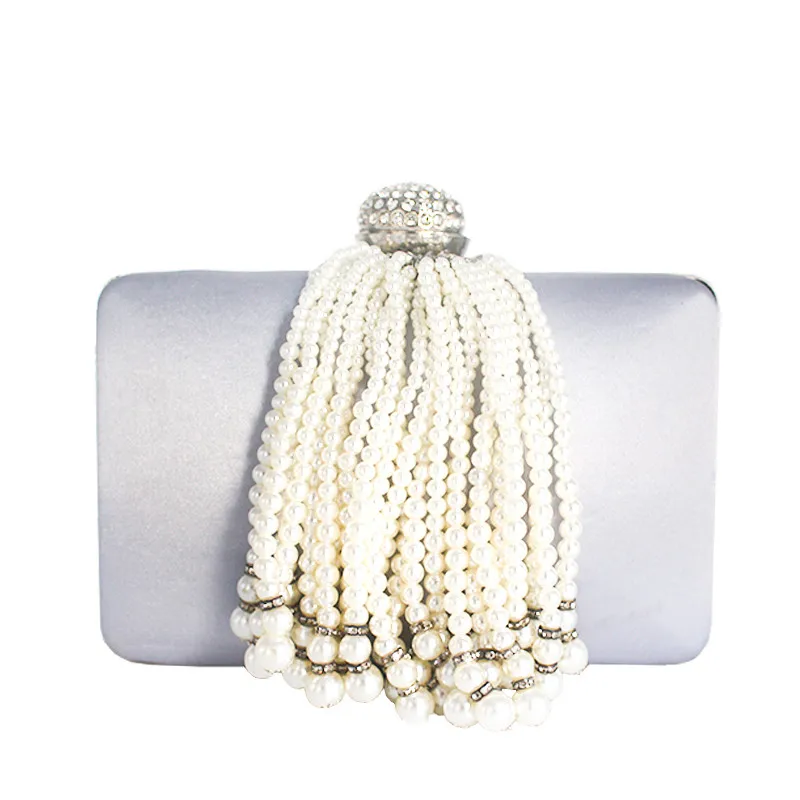 Cloud | Bolso De Mano De Satén De Color Rojo Rubí Con Bordado De