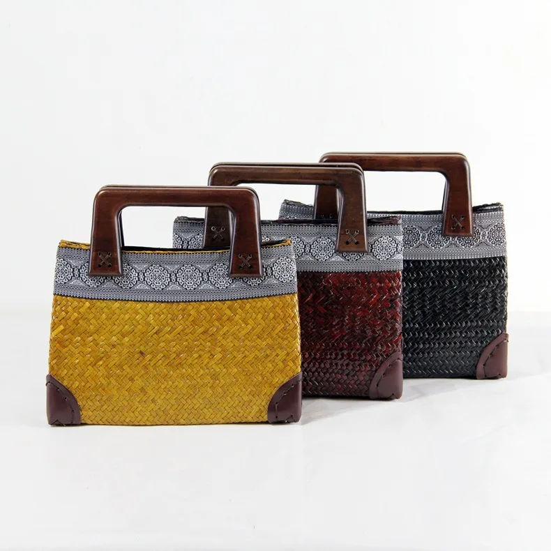 

The new Thai version of the hand package wrapped bread package sandy beak package national style package retro handbag