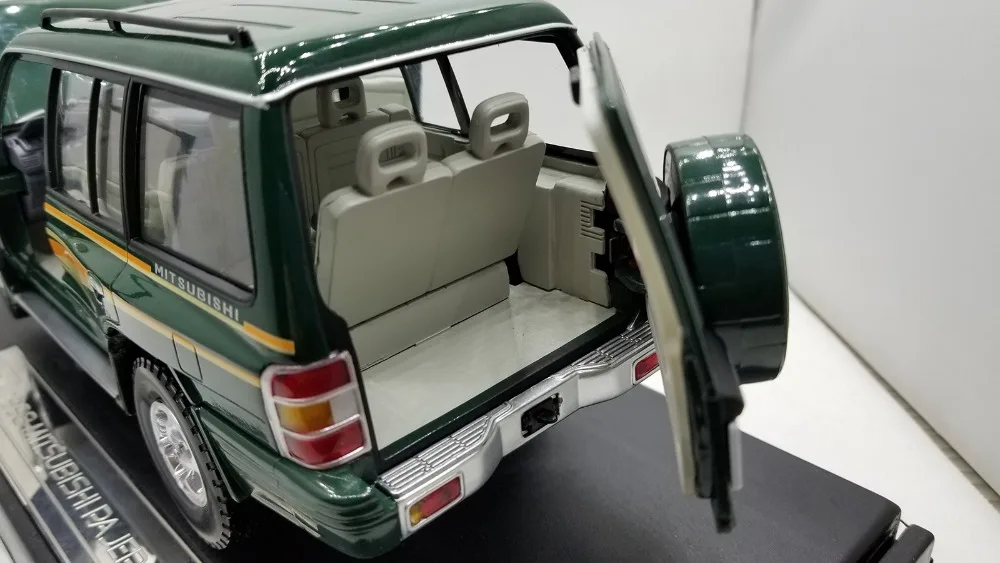 1:18 литая модель для Mitsubishi Pajero 1998 классический внедорожник игрушечный автомобиль миниатюрная коллекция