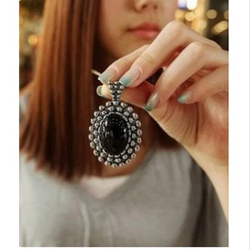 

Fashion New Design Black Crystal Vintage Push Large Stones Carved Necklace Sweater Chain Pendant 4ND152