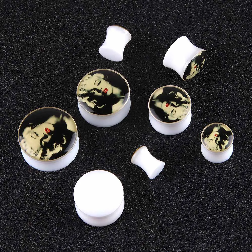 

2PCS Acrylic Saddle Ear Plug The Marilyn Monroe Piercings Ear Plug Tunnels Piercings Plugs Body Jewelry Ear Stretcher