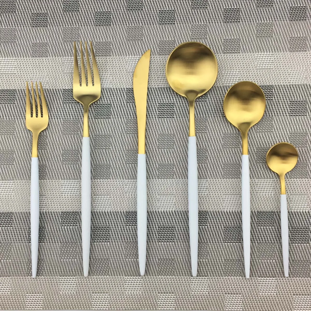 Juego de cubiertos de colores vivos de 1 PROMOCIÓN DE Pc, juego de cena de acero inoxidable 18/10 estilo Portugal, tenedor de mesa blanco y dorado|Juegos de vajilla| - AliExpress