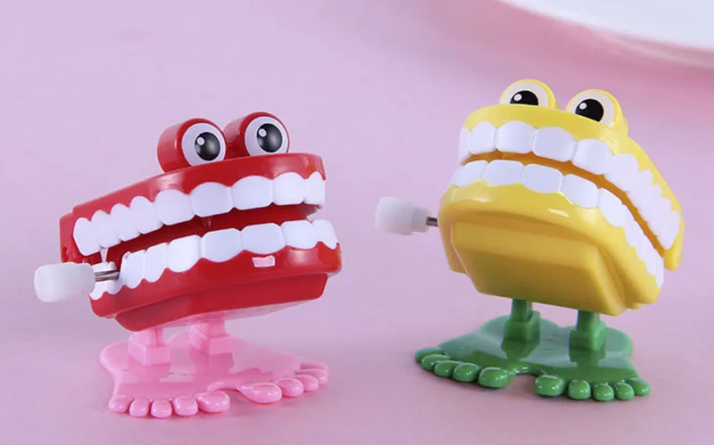 Ностальгическая версия детского часового механизма забавная игрушка ужас с глазом-намоткой прыгающие зубы поставка детей креативные