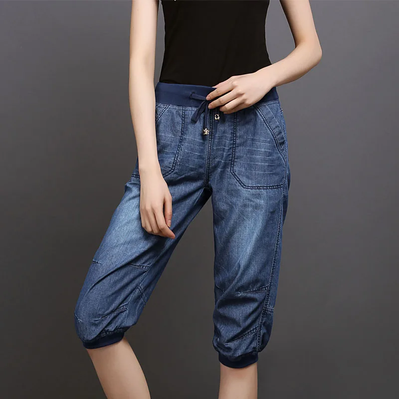 Женские джинсы размера плюс, женские штаны-шаровары со средней талией, летний женский светильник, свободные хлопковые брюки длиной до середины икры, 3XL 4XL