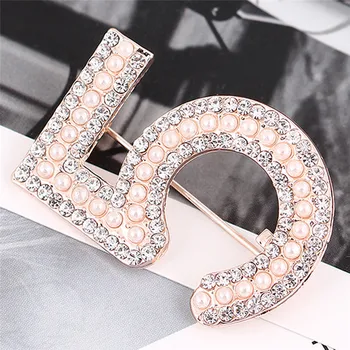 

Fashion Channel Brooches Pin for women Broches Fashion Jewelry Pearl Rhinestone Lapel Pins Number 5 Brooches For Wedding