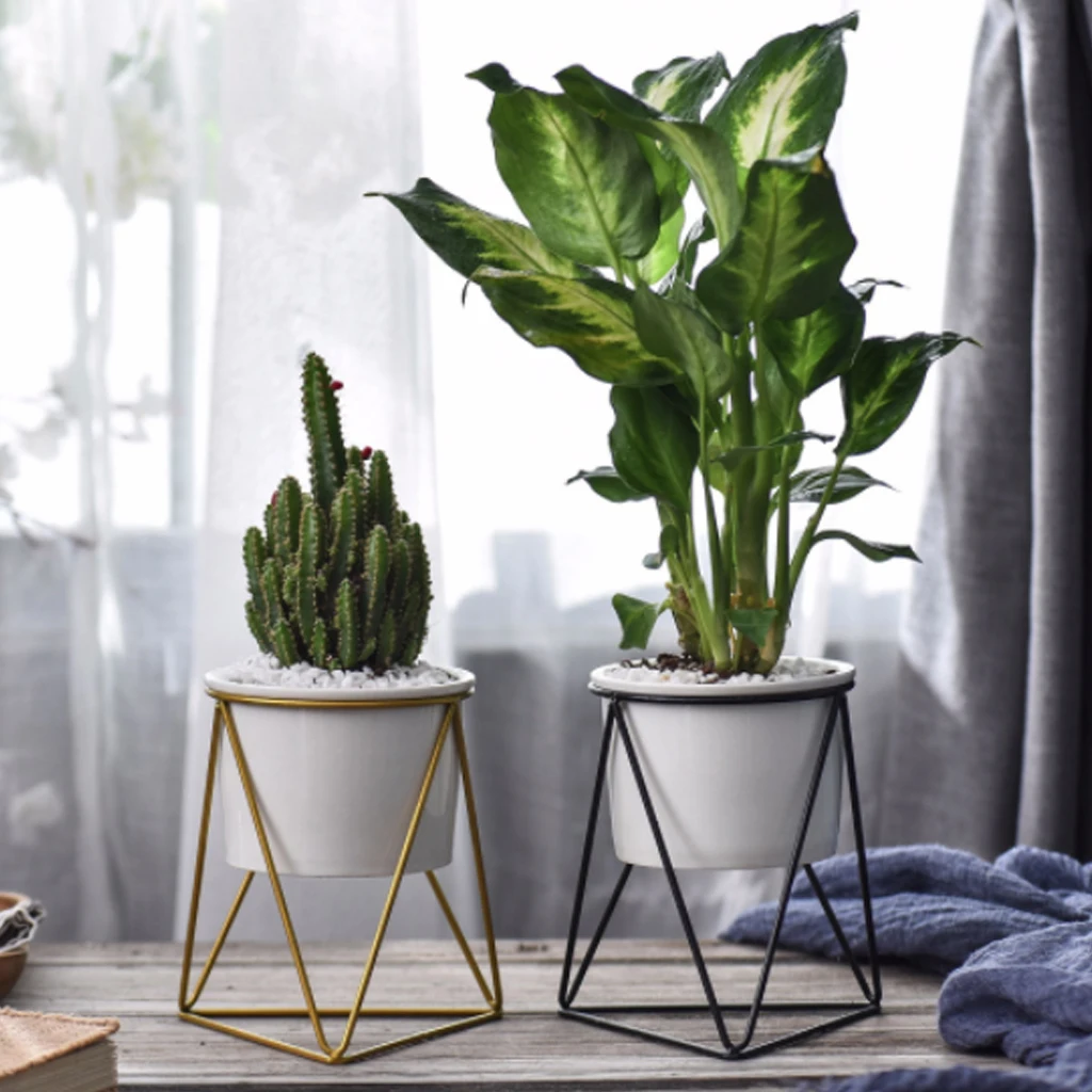 

Geometric Decor Vase Planter Modern Simple Iron Art Stand with Ceramic Pots Succulent Flower Container for Indoor Desktop Decor