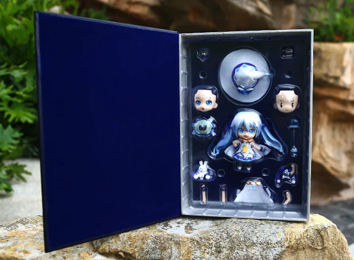 

VOCALOID Hatsune Miku Cosplay Snow Miku 11cm/4.3'' Q Version Boxed Face Changing Garage Kit Action Figures Model Toys