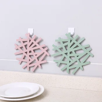 

Insulation Placemat Anti-hot Home Hollow Casserole Pad Plastic Heat-resistant Mat Kitchen Gadgets Tableware Mat Snowflake Shape
