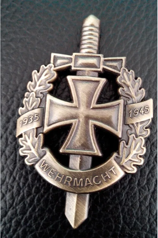 

WWII Germany Wehrmacht Badge