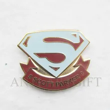 Изготовленные на заказ Твердые эмалированные металлические значки Позолоченные Скотт Паркер красный зеленый цвет высокого качества без MOQ