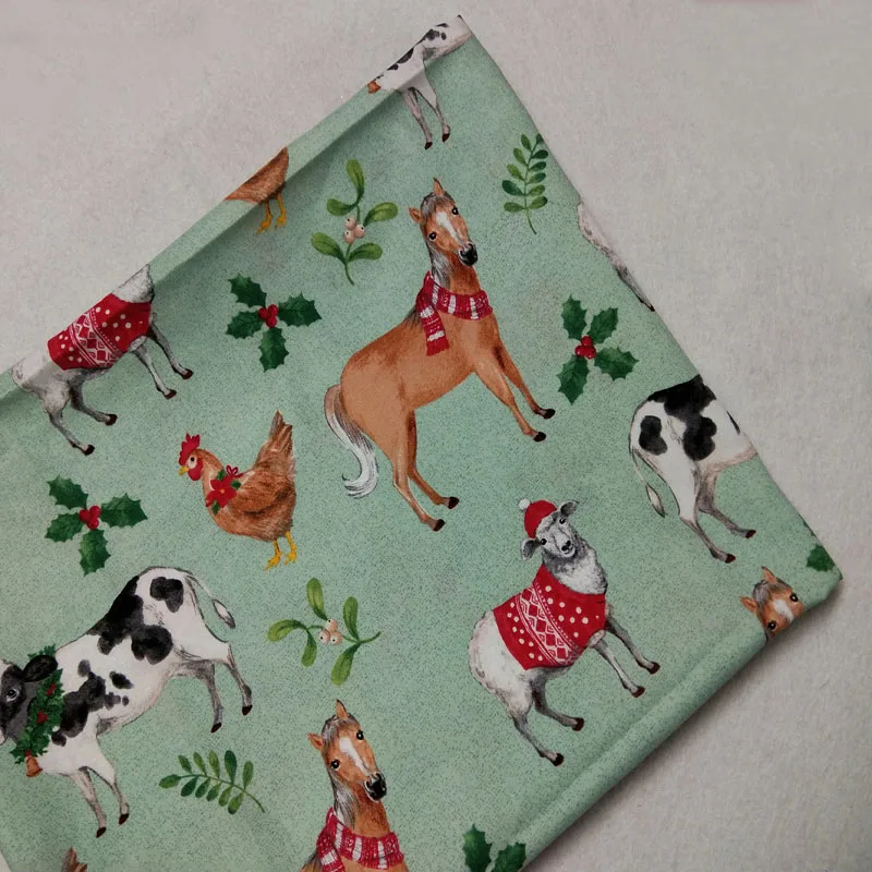 Зеленый Яркий Счастливые Животные лошадь свинья овца петух напечатанный Хлопок Ткань для шитья постельных принадлежностей ткань украшения 50x105 см