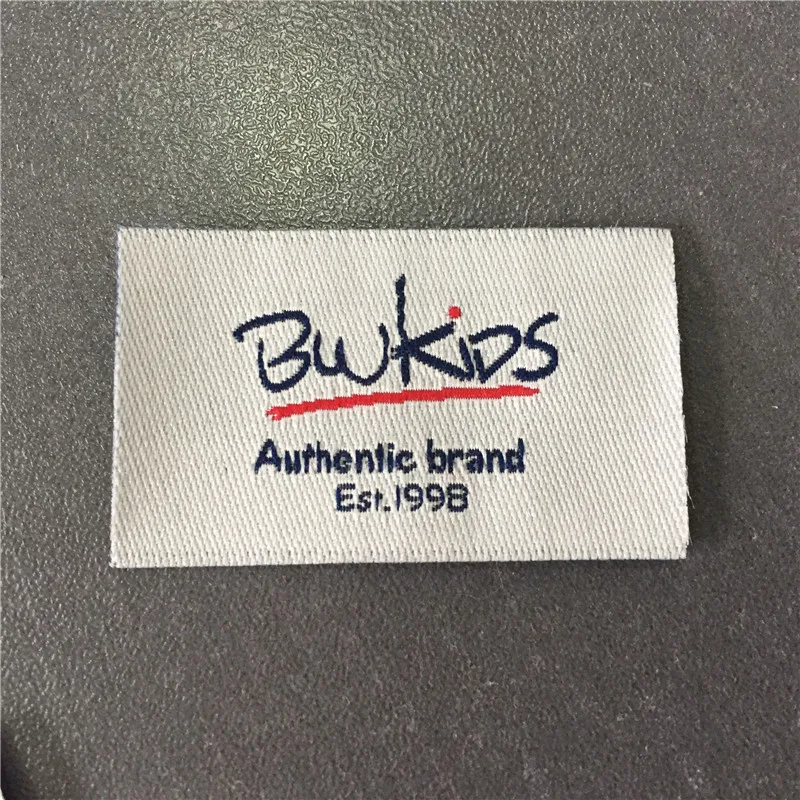 

Customized Logo Brand Name 2.5*4.3cm Thin Cloth Woven Labels for Clothing