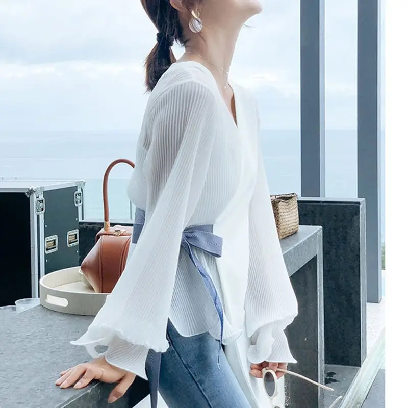 Новая корейская модная офисная блузка женская белая рубашка сексуальный топ с v-образным вырезом и длинным рукавом на шнуровке Асимметричная плиссированная элегантная женская блузка