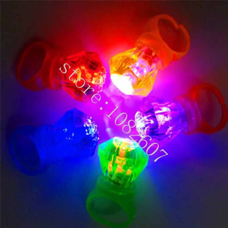 Plastic-Diamond-Shape-Led-Finger-Ring-Light-up-Toys-Mix-Colors-Light-Simulation-Kids-Toy-Party (1)_