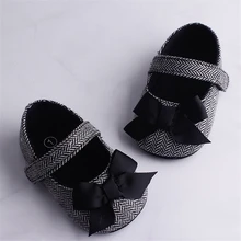 Обувь для маленьких девочек; обувь для новорожденных с мягкой подошвой и бантом; нескользящая обувь для малышей; милая обувь в полоску; сезон лето;