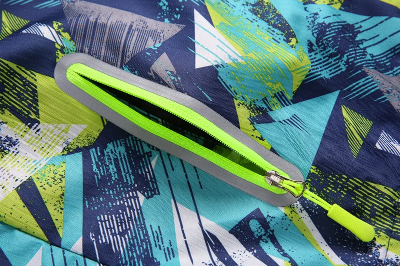 4686267581_2041753634