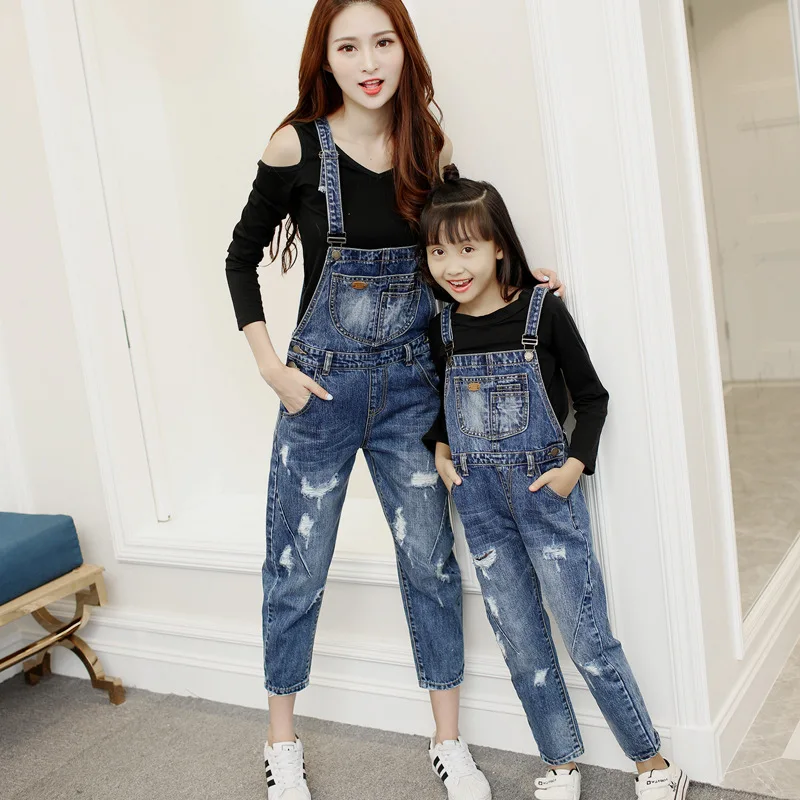 Подходящая одежда для мам и дочек Джинсовые комбинезоны Mommy And Me Брюки мамы