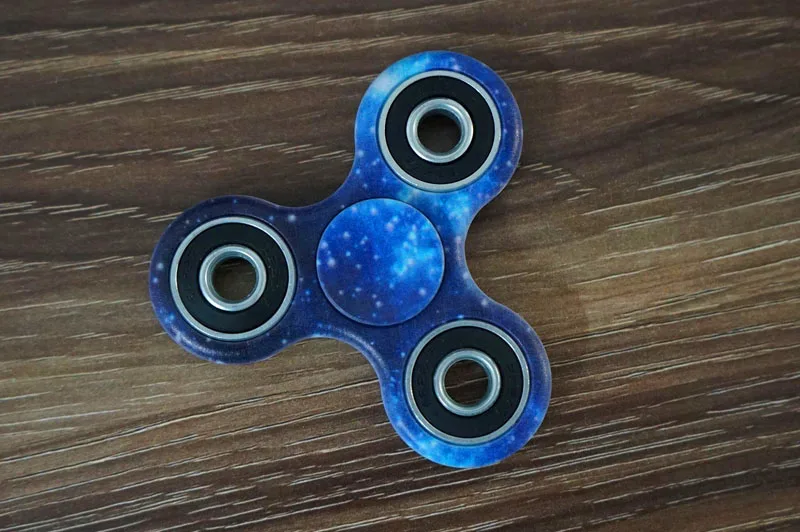 Распродажа Спиннер ручной Спиннер снятие стресса Tri-Spinner Спиннер ручной Спиннер камуфляж многоцветный EDC фокус Игрушки B0507