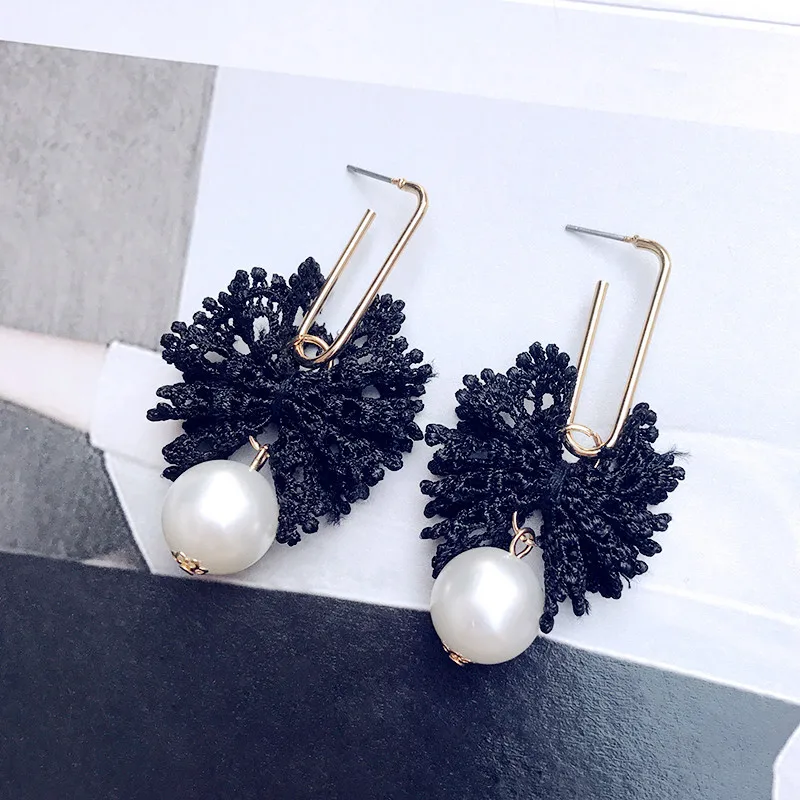 

Korean version of the braided lace bow freshwater pearl earrings exaggerated sweet hand earrings female manufacturers wholesale