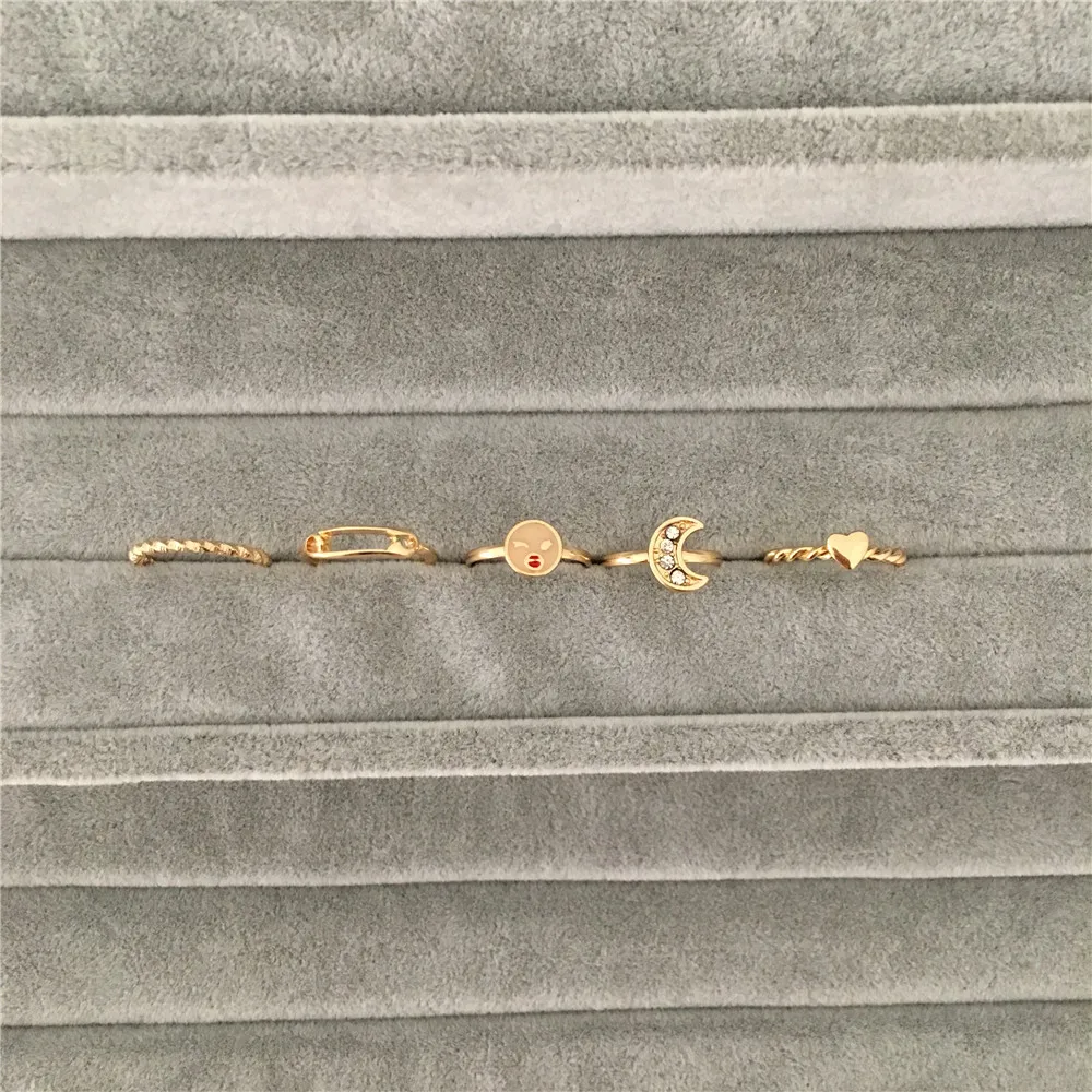 

TRENDY PARTY GOLD COLOR CLIP MOON SMILE HEART 5PCS RING SET FOR WOMAN GIRL