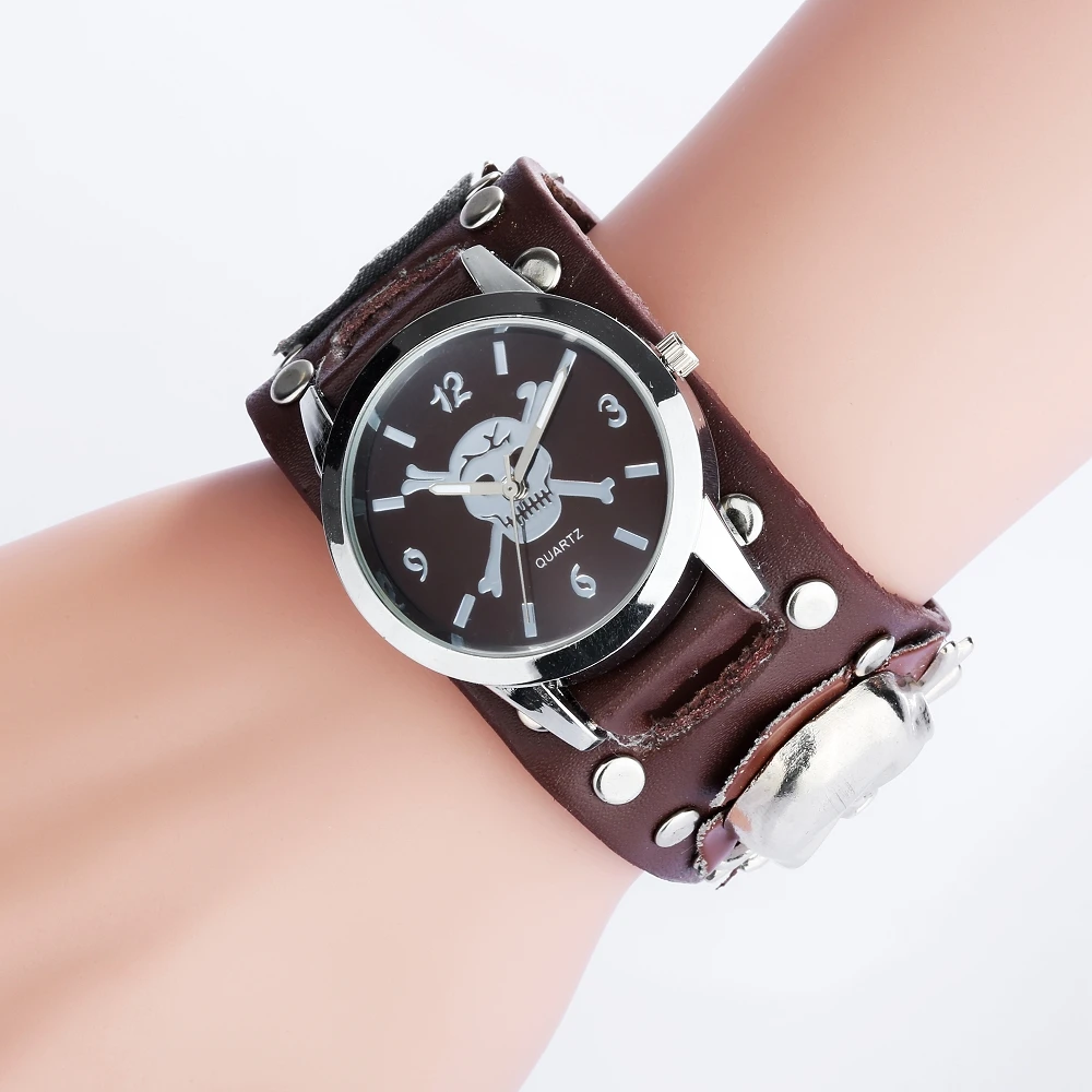 Vintage Design Rock Punk Style Watches Men Retro Metal Rivets Skull