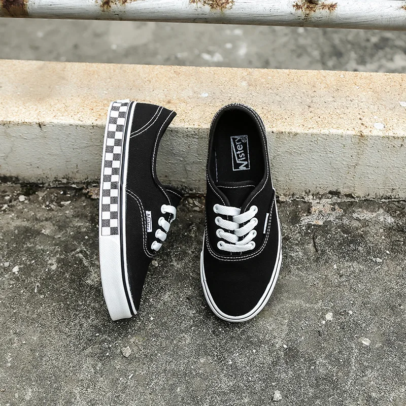 

Black And White Plaid Soft Bottom Shoes New Students Simple Casual Black Canvas Female