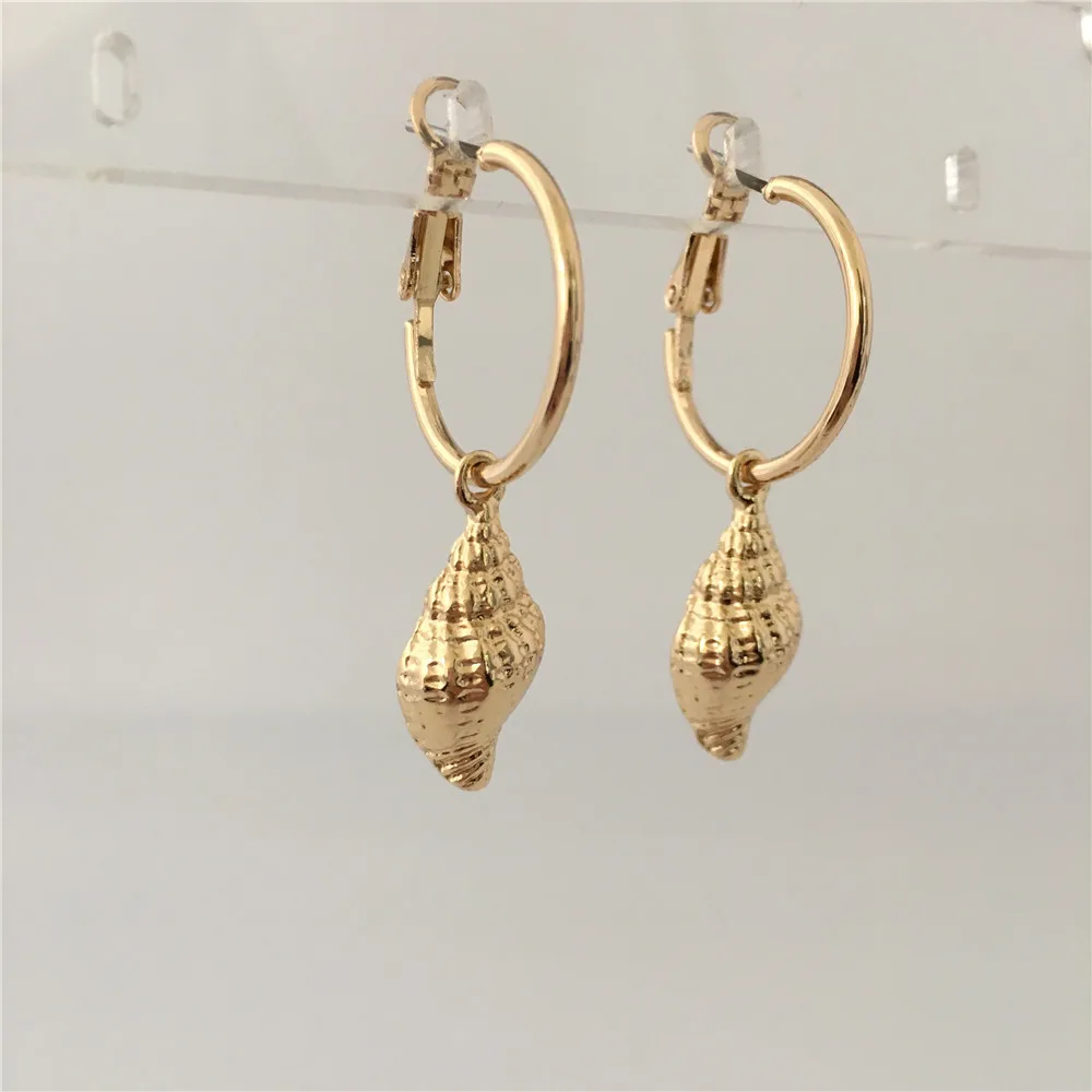 

TRENDY GOLD COLOR PLATING SEA SNAIL CONCH CHARM HOOP EARRINGS