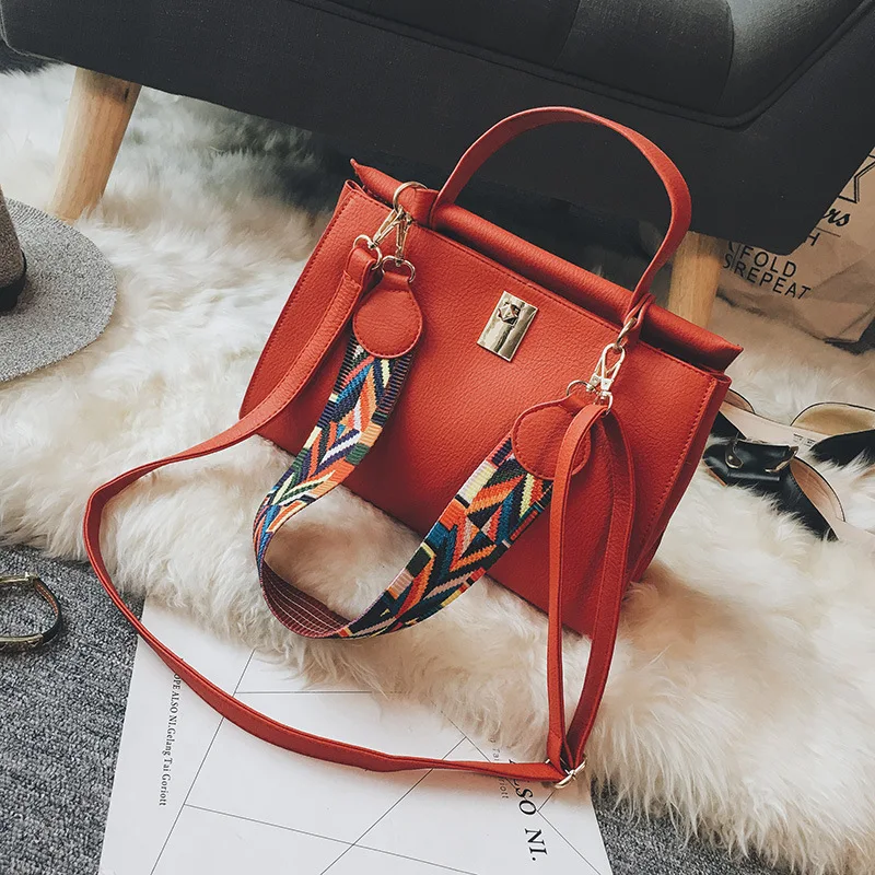 

2017 Autumn and winter new European and American style band with Boston temperament OL handbag shoulder wave handbags