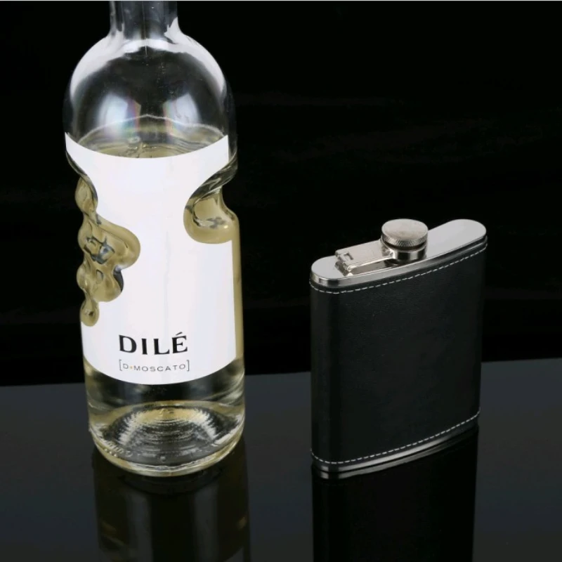 

Alalinong 7 Oz/ 8 Oz Portable Hip Flask Stainless Steel Covered with PU Leather Flask Male Pocket Drinkware With One Funnel