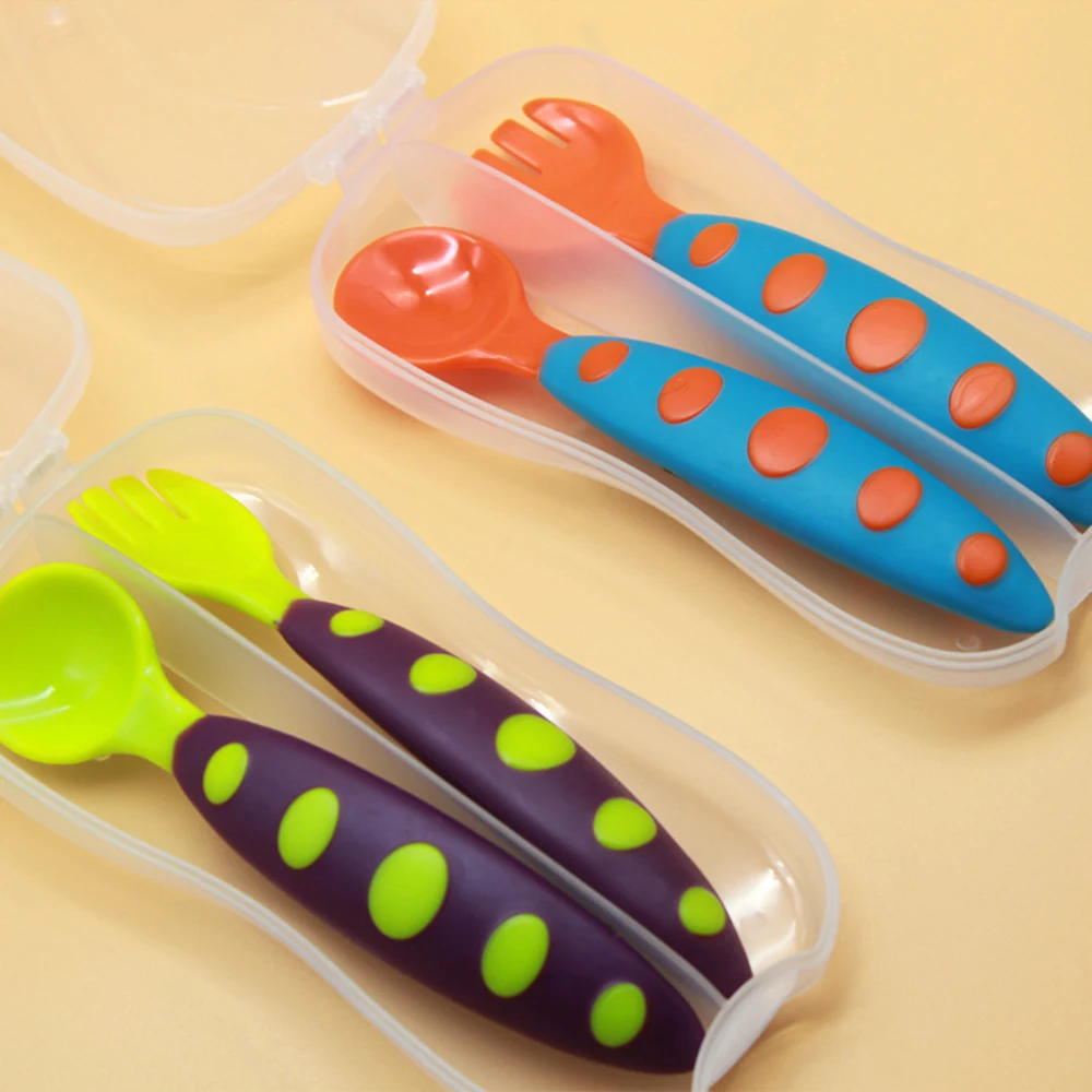 Детская посуда разноцветные безопасные PP материал Bebe ложка+ вилка противоскользящая 2 шт. посуда Качественная ручка из термопластического эластомера для малышей обучающая посуда
