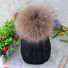 Осенне-зимняя женская утепленная теплая скрученная вязаная шапка супер большой шарик из меха енота вязаная меховая шапка Skullies Beanies