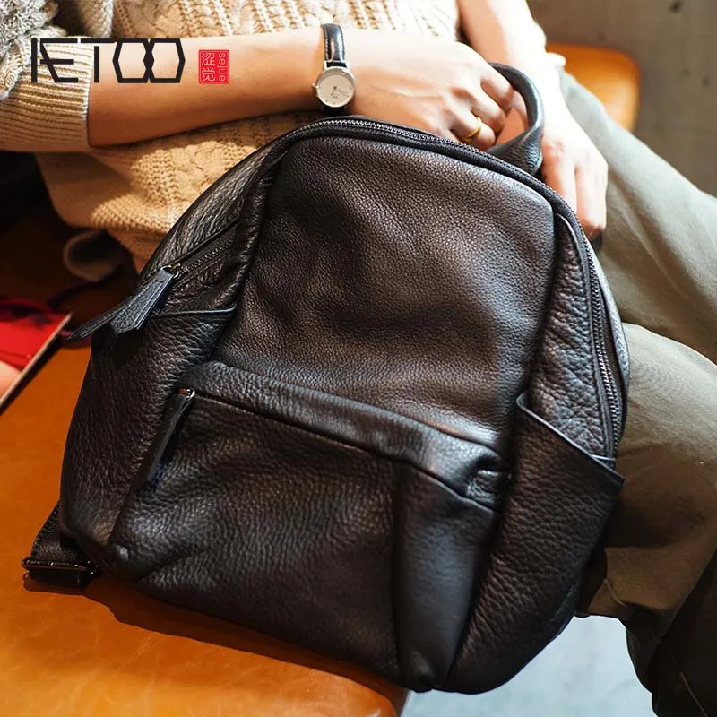 

AETOO Customized European and American retro top layer soft cowhide large capacity lightweight simple and versatile backpack