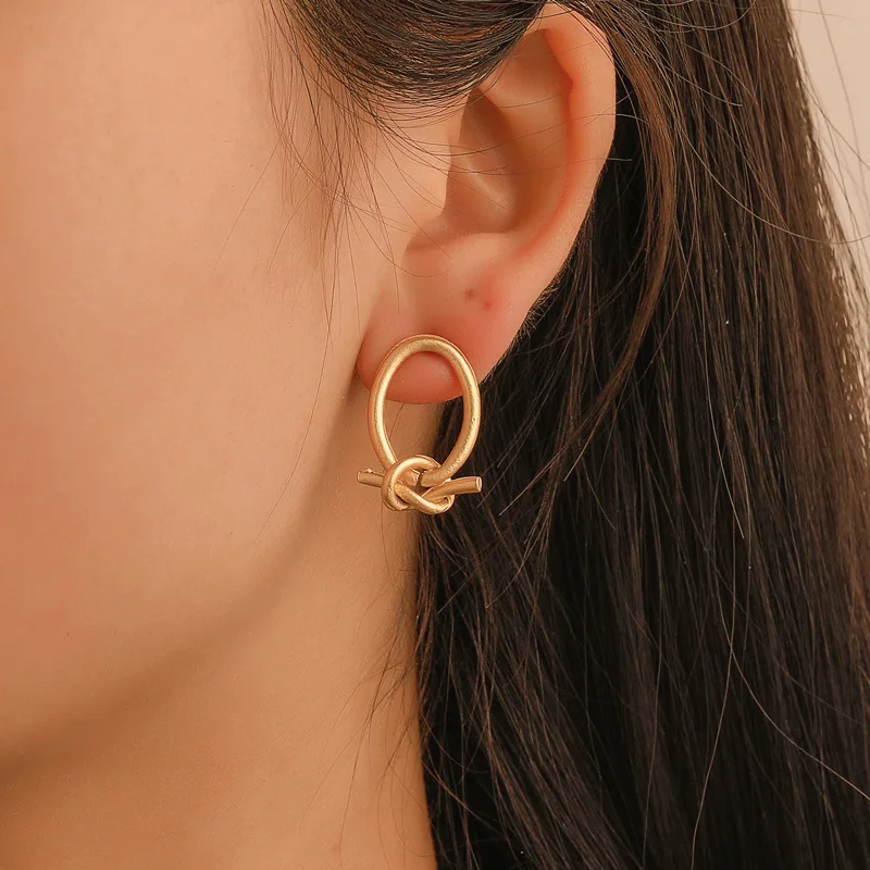 

8SEASONS Korean Hot Woman Earring New personality Temperament Simple Knotted Stud Earrings Fashion Cool Girls Ears Jewelry,1Pair