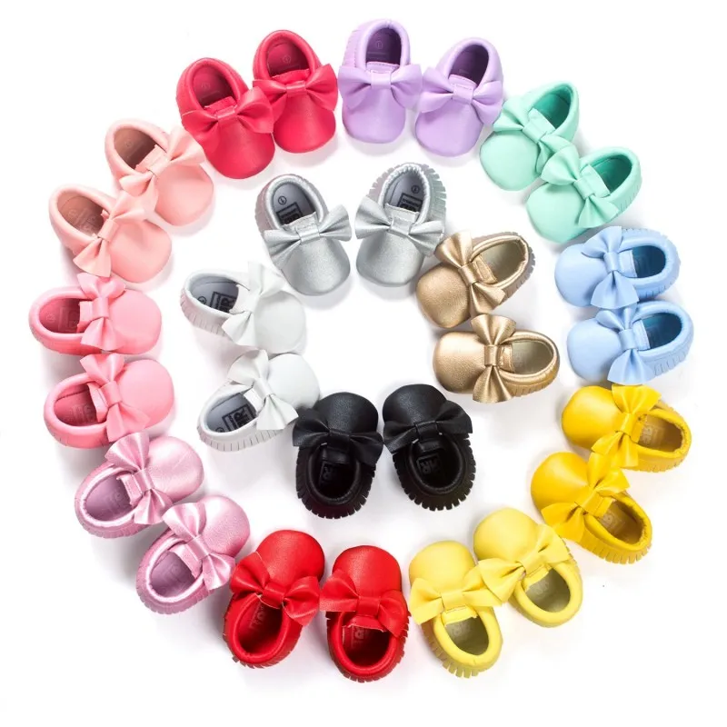Новые унисекс из кожзаменителя малышей Обувь для младенцев на мягкой подошве с бахромой Обувь для младенцев Prewalker лук обуви Обувь для