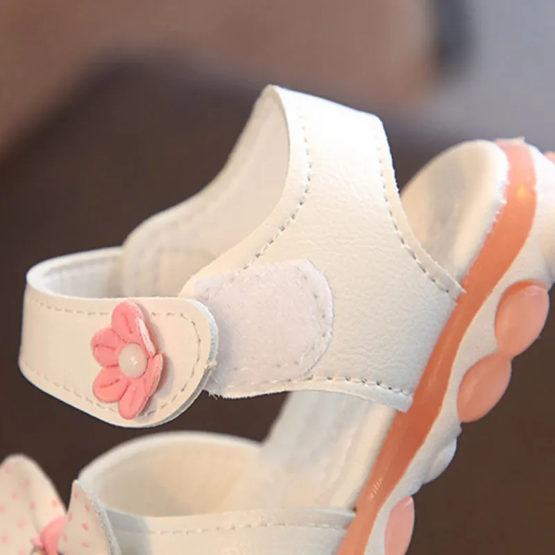 Детская обувь для девочек из искусственной кожи Обувь с цветочным орнаментом для девочек Нескользящие светодиодный освещения для девочек