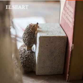 

Vintage art design resin acting hedgehog decoratative bookend desk top book block book stand