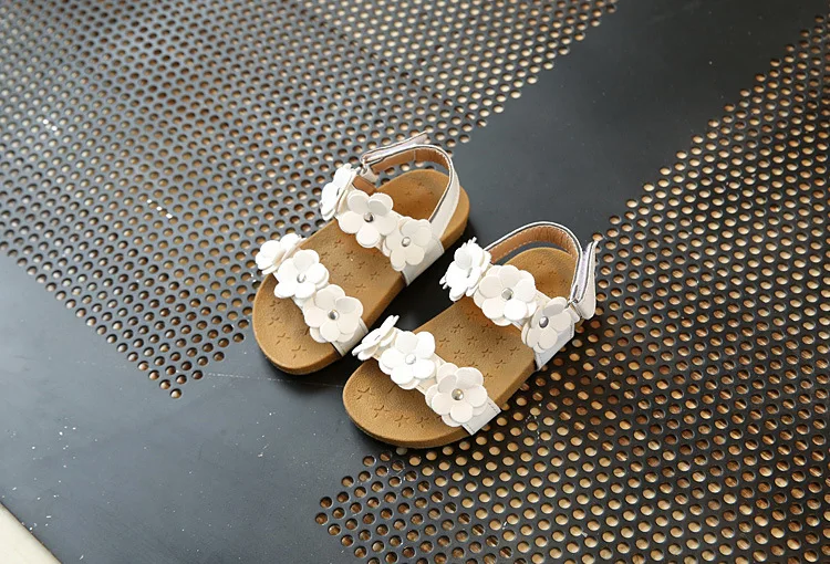 2022 New Summer Children Sandals for Girls Soft Leather Flowers Princess Girl Shoes Kids Beach Sandals Baby Toddler Shoes CSH369 children's shoes for adults