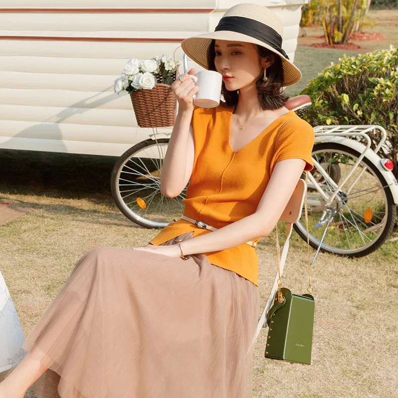 

2019 Summer Women's Sweater Loose Short Sleeve Head Solid Color Bottoming Shirt Korean Fashion Thin Thin Women's Shirt 0909